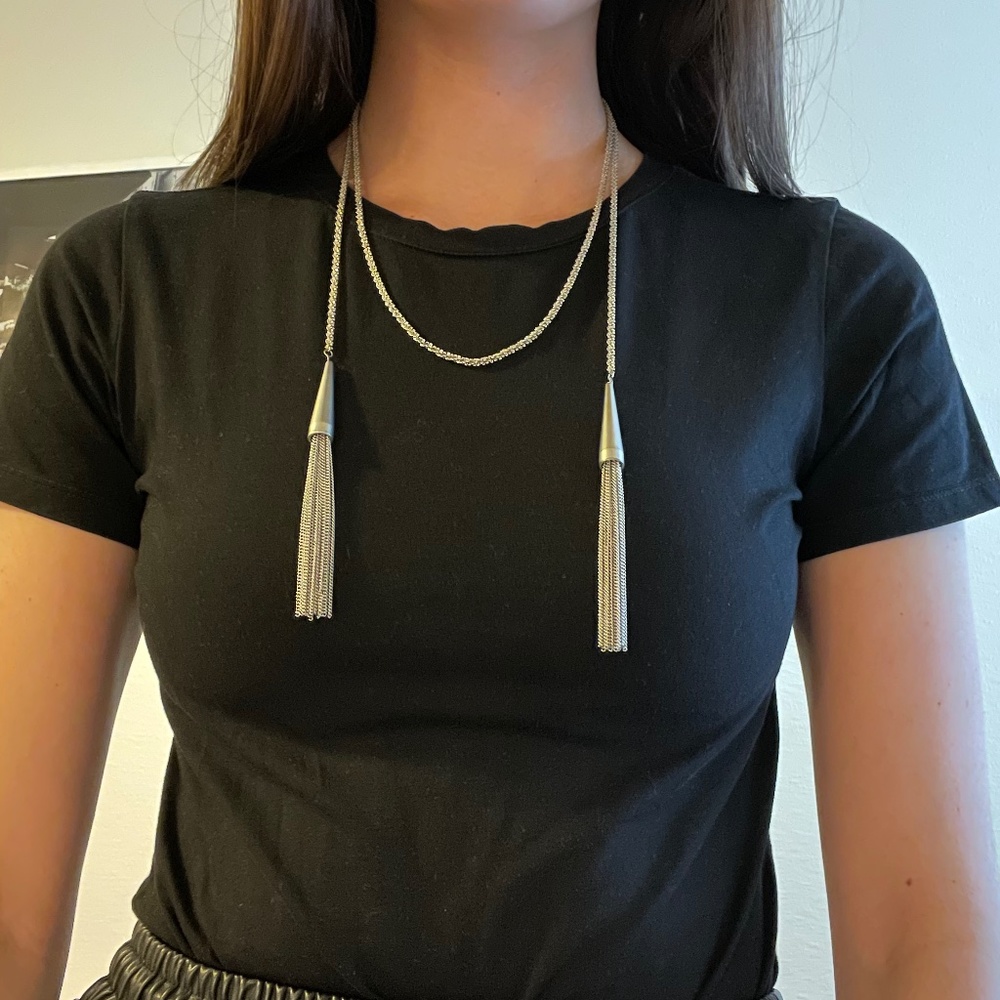Kendra Scott Phara Tassel Necklace in Silver - Picture 4 of 9